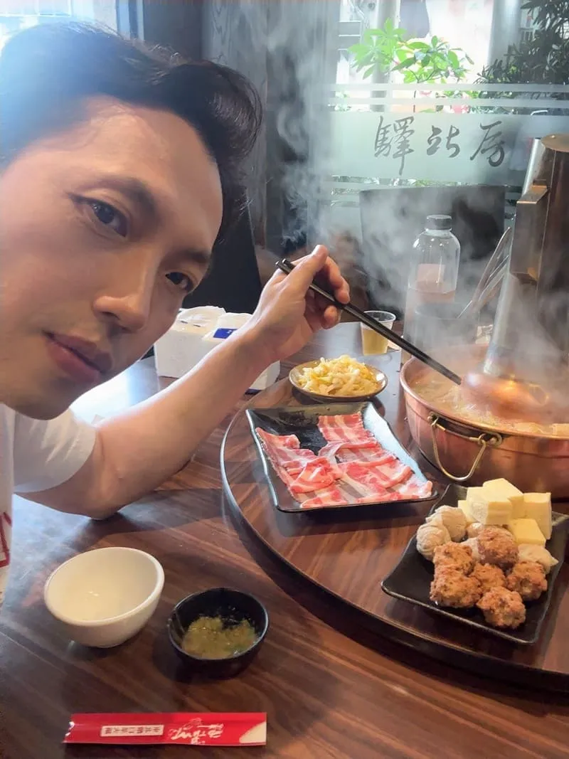 驛站房東北酸白菜火鍋五權店
