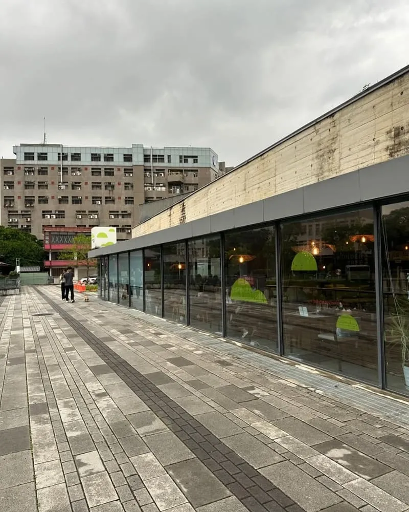 玩逗樹咖啡中原店