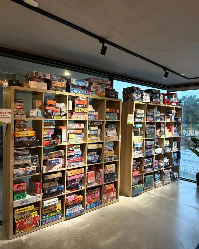 玩逗樹咖啡中原店