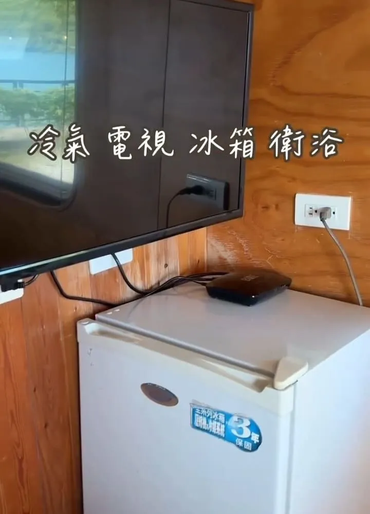 花蓮寵物友善住宿｜黑屋CAMP 露營車住湖畔
