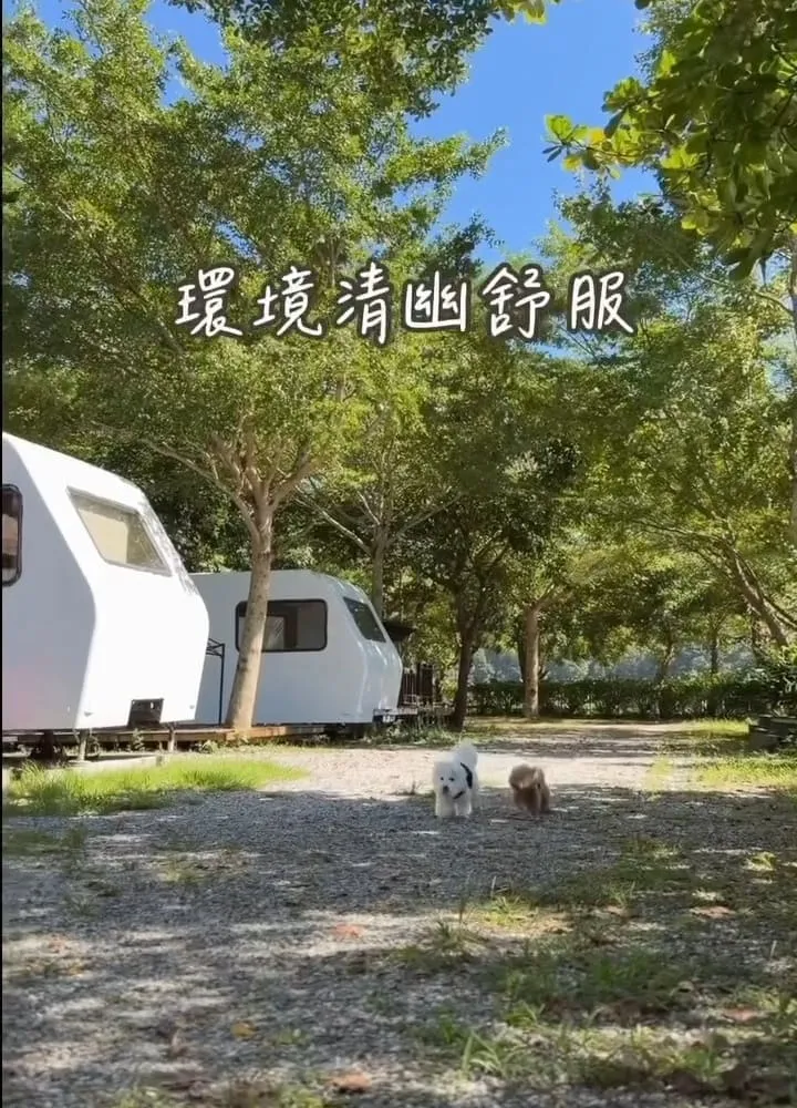 花蓮寵物友善住宿｜黑屋CAMP 露營車住湖畔