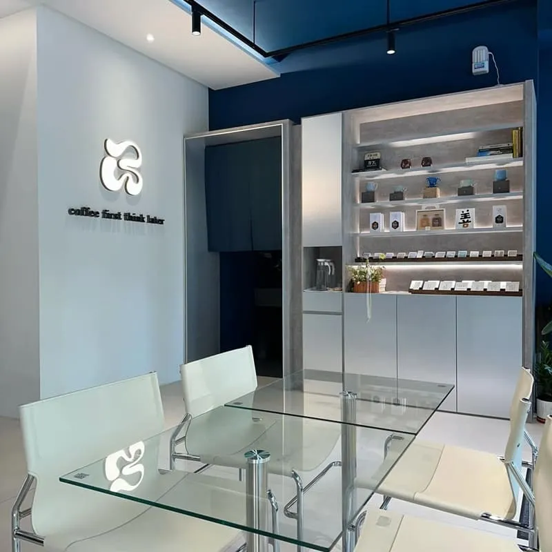 Bleu Cafe 台中寵物友善咖啡廳|藍灰極簡風・毛孩可入內的陽光午後 4 Bleu Cafe 台中寵物友善咖啡廳