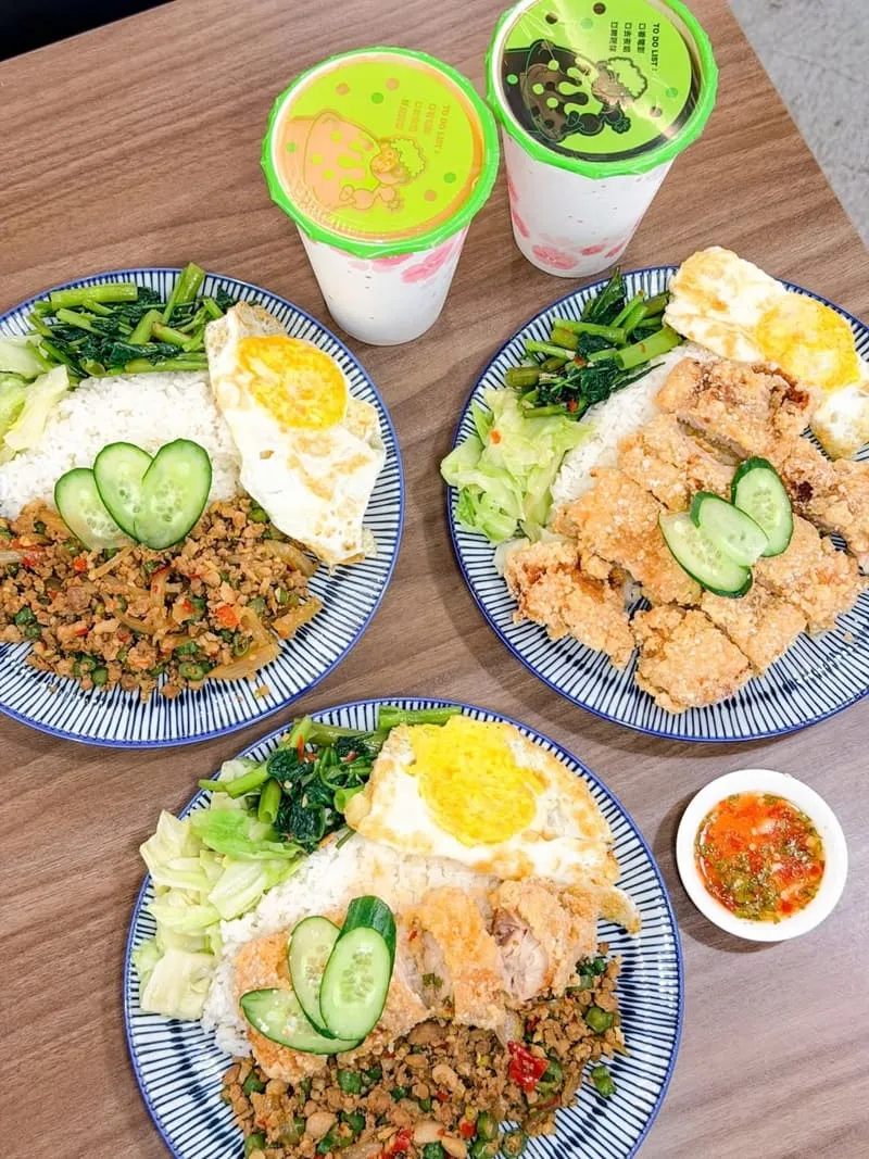 小林泰式椒麻雞打拋豬飯|台中西區午間限定泰式簡餐,三款主食怎麼選 5 小林泰式椒麻雞打拋豬飯
