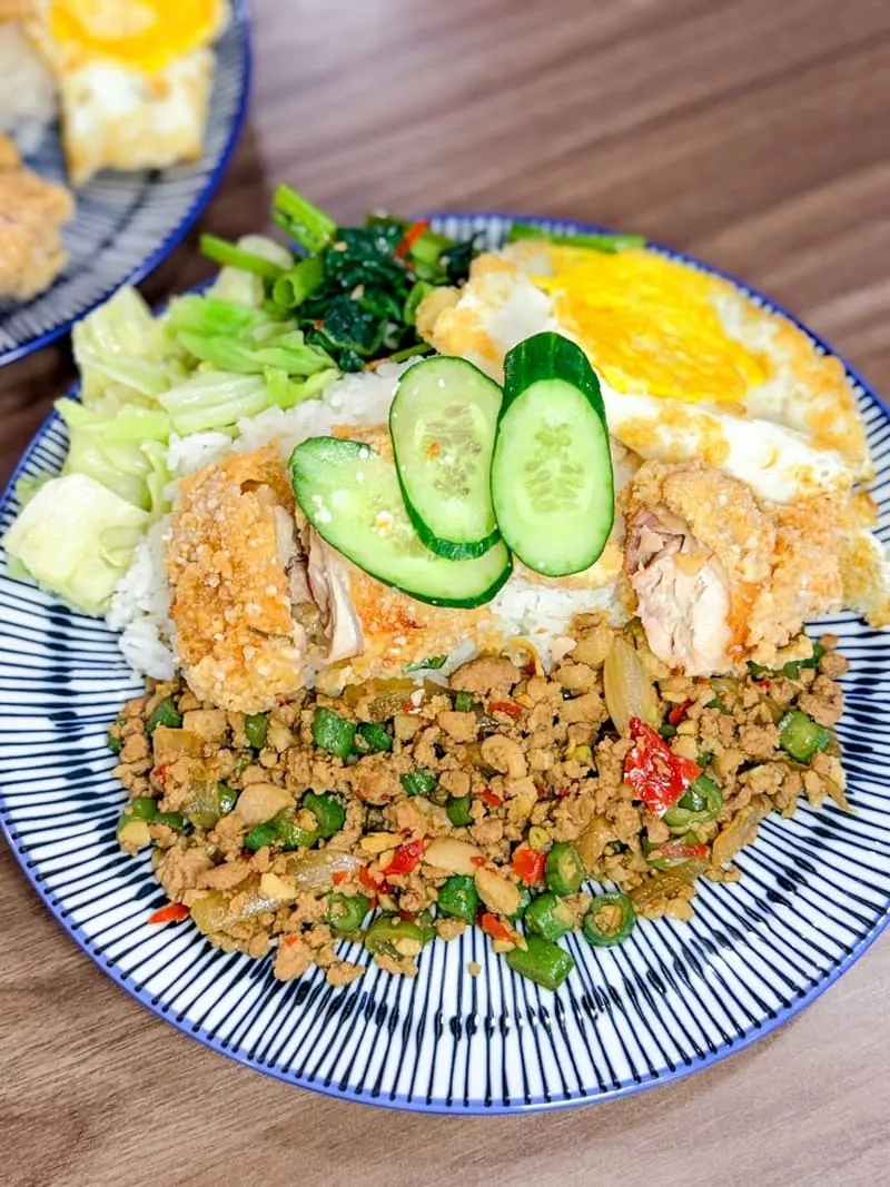 小林泰式椒麻雞打拋豬飯|台中西區午間限定泰式簡餐,三款主食怎麼選 8 小林泰式椒麻雞打拋豬飯