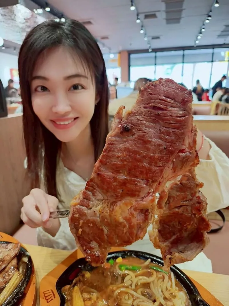 貴族世家mini左營博愛店|排餐+自助吧的日常吃法:披薩炸物、熱食冰品一次到位 3 貴族世家mini左營博愛店