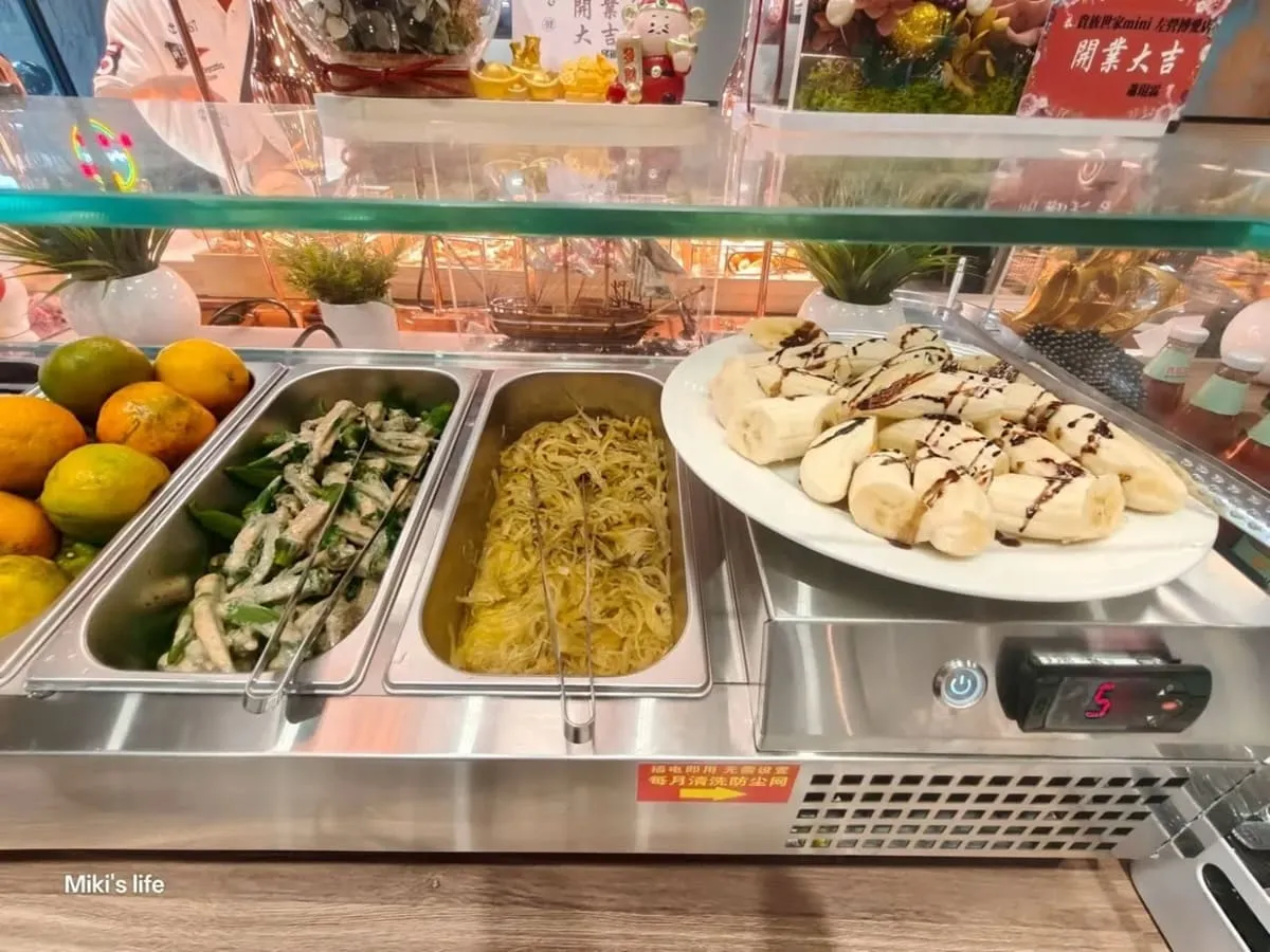貴族世家mini左營博愛店|排餐+自助吧的日常吃法:披薩炸物、熱食冰品一次到位 10 貴族世家mini左營博愛店