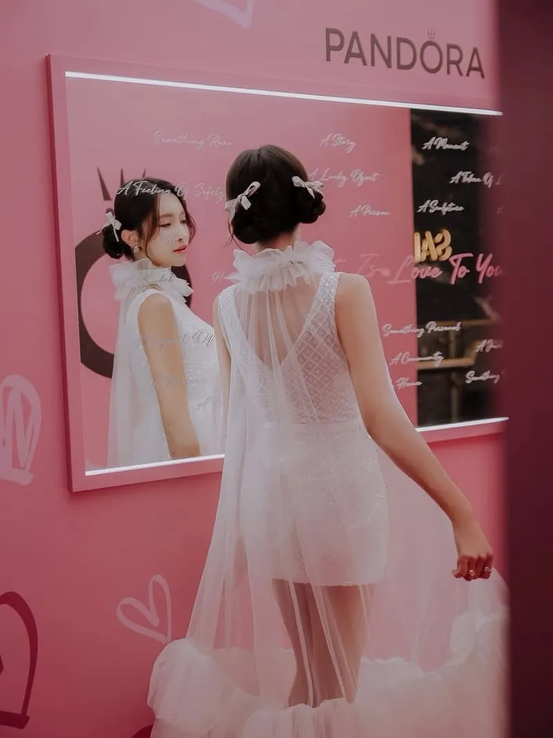 Pandora Together Is a Magical Place 聖誕拍立得|Chelsea 漾與金寶、銀寶的粉紅聖誕片刻 4 Pandora Together Is a Magical Place 聖誕拍立得