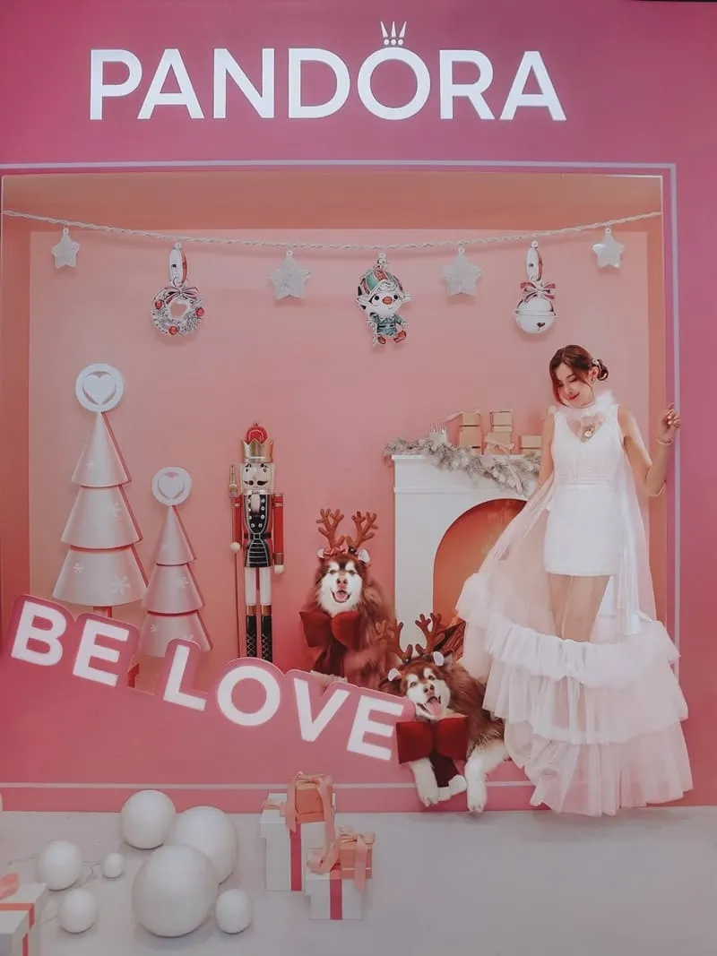 Pandora Together Is a Magical Place 聖誕拍立得|Chelsea 漾與金寶、銀寶的粉紅聖誕片刻 5 Pandora Together Is a Magical Place 聖誕拍立得