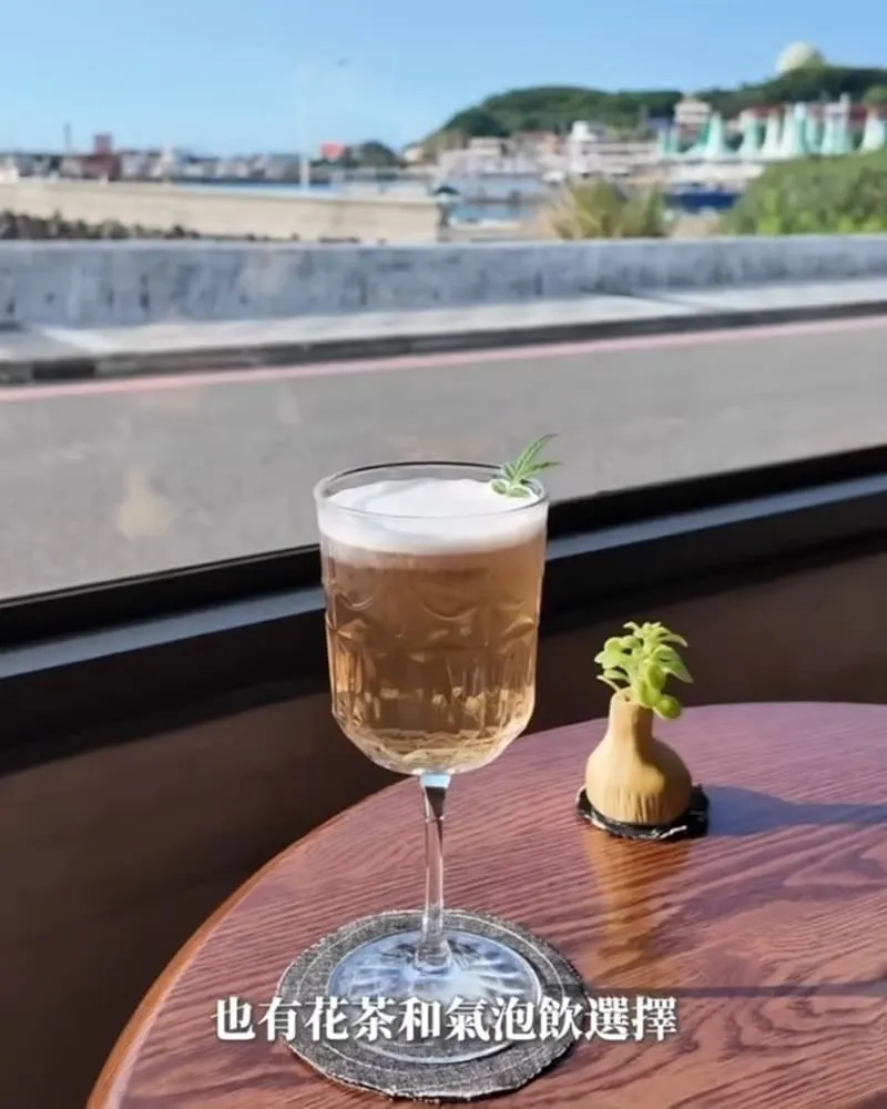 鵵Rabbird|石門海邊慢咖啡,面海窗景、老件侘寂與品飲流程一次懂 12 鵵Rabbird|石門海邊慢咖啡