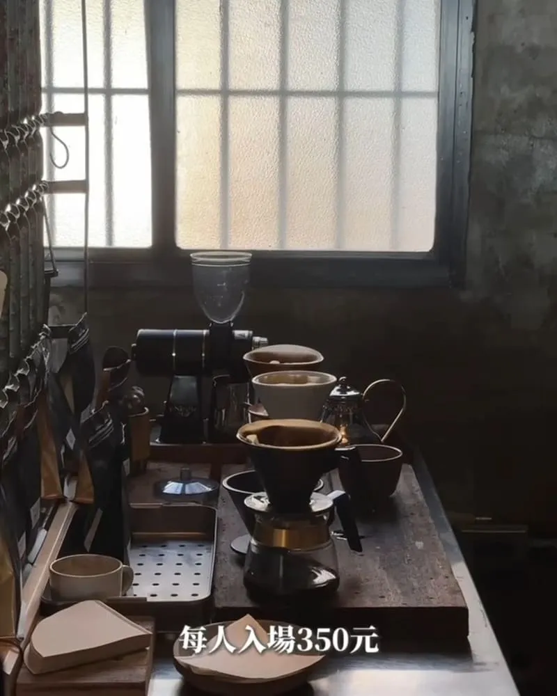 鵵Rabbird|石門海邊慢咖啡,面海窗景、老件侘寂與品飲流程一次懂 6 鵵Rabbird|石門海邊慢咖啡