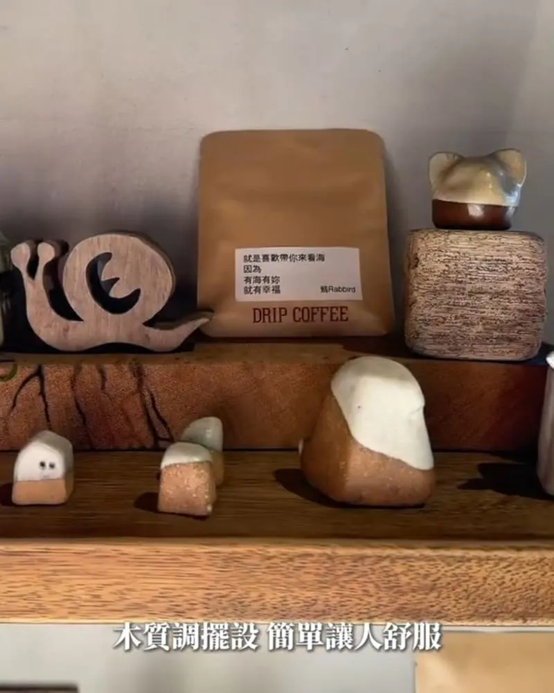 鵵Rabbird|石門海邊慢咖啡,面海窗景、老件侘寂與品飲流程一次懂 8 鵵Rabbird|石門海邊慢咖啡