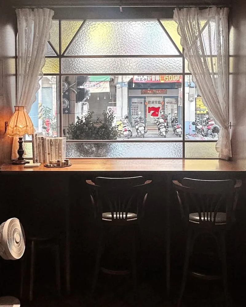 Twomi Coffee 岡山店|岡山巷弄慢步調咖啡時光,昭和復古氛圍與甜點陪伴 4 twomi coffee 2