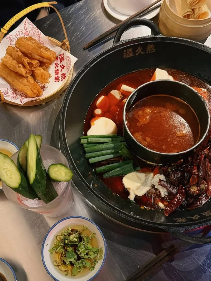 溫久熬老火鍋館|台中寵物友善麻辣鍋,麻辣紅湯厚度與必點菜一次懂 6 溫久熬老火鍋館|台中寵物友善麻辣鍋