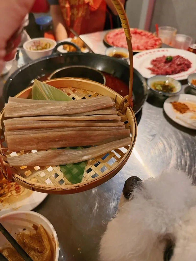 溫久熬老火鍋館|台中寵物友善麻辣鍋,麻辣紅湯厚度與必點菜一次懂 8 溫久熬老火鍋館|台中寵物友善麻辣鍋