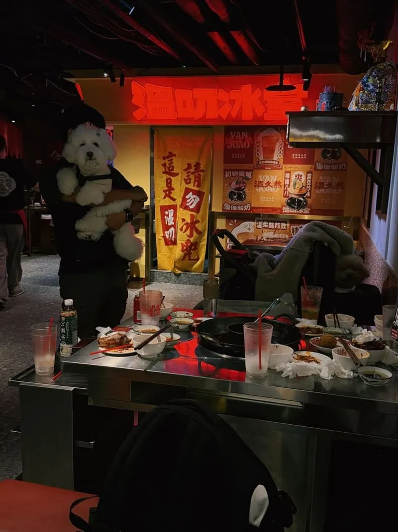 溫久熬老火鍋館|台中寵物友善麻辣鍋,麻辣紅湯厚度與必點菜一次懂 9 溫久熬老火鍋館|台中寵物友善麻辣鍋