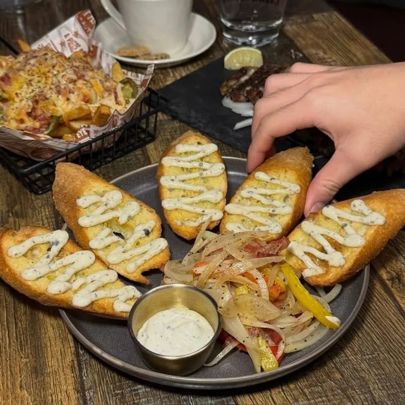 Wanderer Bar. 流浪者|忠誠街巷弄夜生活記錄,紅磚吧台與人生酒單的節奏 7 Wanderer Bar. 流浪者